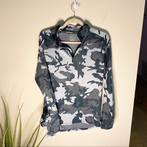 Nike DriFit Camo Quarter Zip Like New Size Large
